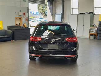 2016 Volkswagen Passat - Thumbnail