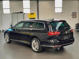 2016 Volkswagen Passat - Thumbnail