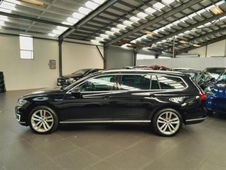 2016 Volkswagen Passat - Thumbnail