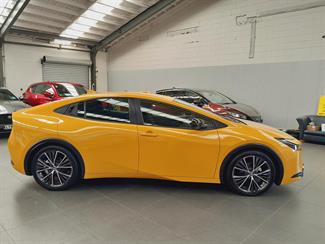 2023 Toyota Prius - Thumbnail