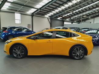 2023 Toyota Prius - Thumbnail