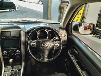 2013 Suzuki Grand Vitara - Thumbnail