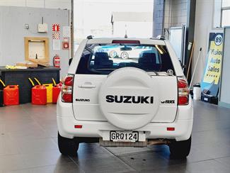 2013 Suzuki Grand Vitara - Thumbnail