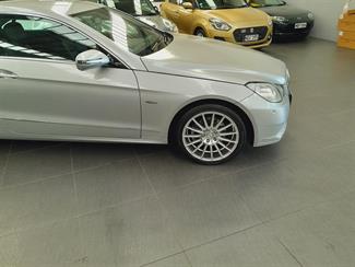 2009 Mercedes-Benz E 250 - Thumbnail