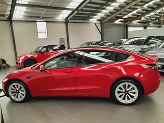 2022 Tesla Model 3 - Thumbnail