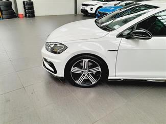 2018 Volkswagen Golf R - Thumbnail