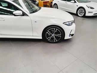 2022 BMW 320i - Thumbnail