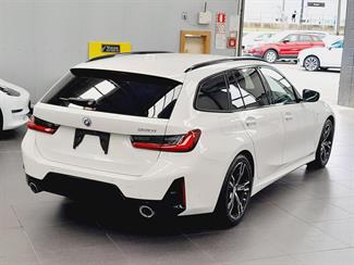 2022 BMW 320i - Thumbnail