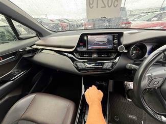 2017 Toyota C-HR - Thumbnail