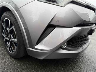 2017 Toyota C-HR - Thumbnail
