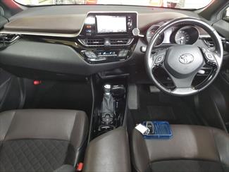 2017 Toyota C-HR - Thumbnail