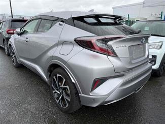 2017 Toyota C-HR - Thumbnail