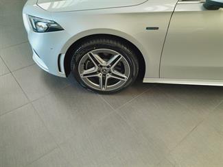2021 Mercedes-Benz A 250 e - Thumbnail