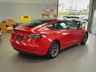 2020 Tesla Model 3 - Thumbnail