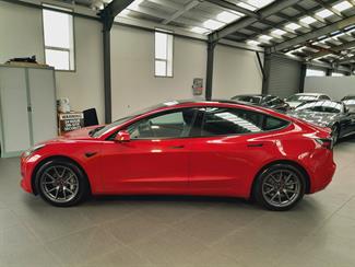 2020 Tesla Model 3 - Thumbnail