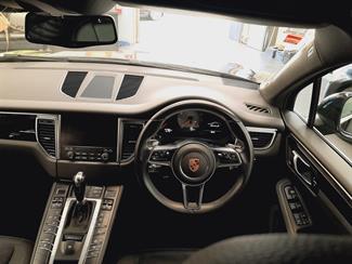 2017 Porsche Macan - Thumbnail