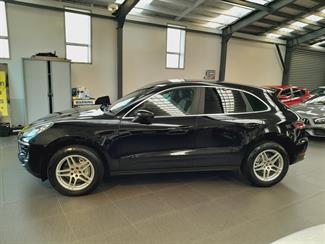 2017 Porsche Macan - Thumbnail