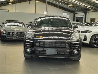 2017 Porsche Macan - Thumbnail