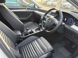 2016 Volkswagen Passat - Thumbnail