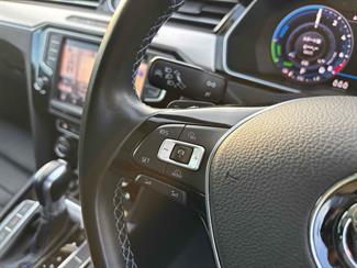2016 Volkswagen Passat - Thumbnail