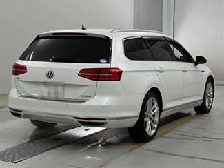 2016 Volkswagen Passat - Thumbnail