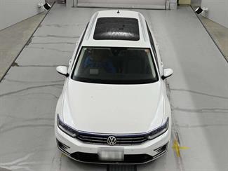 2016 Volkswagen Passat - Thumbnail