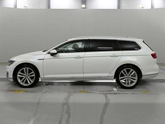 2016 Volkswagen Passat - Thumbnail