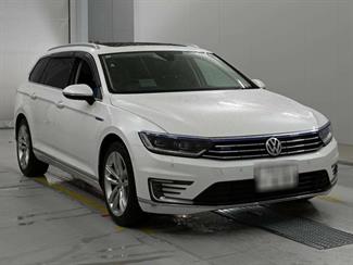 2016 Volkswagen Passat - Thumbnail