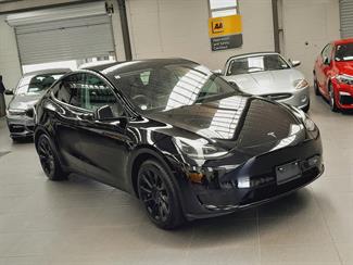 2022 Tesla Model Y - Thumbnail