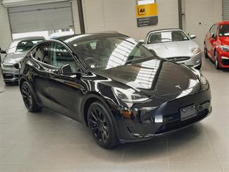 2022 Tesla Model Y - Thumbnail