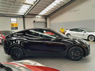 2022 Tesla Model Y - Thumbnail