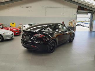 2022 Tesla Model Y - Thumbnail