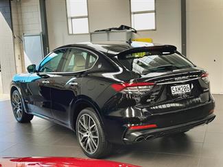 2021 Maserati Levante - Thumbnail