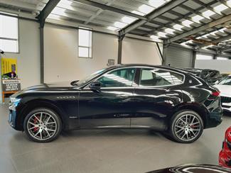 2021 Maserati Levante - Thumbnail