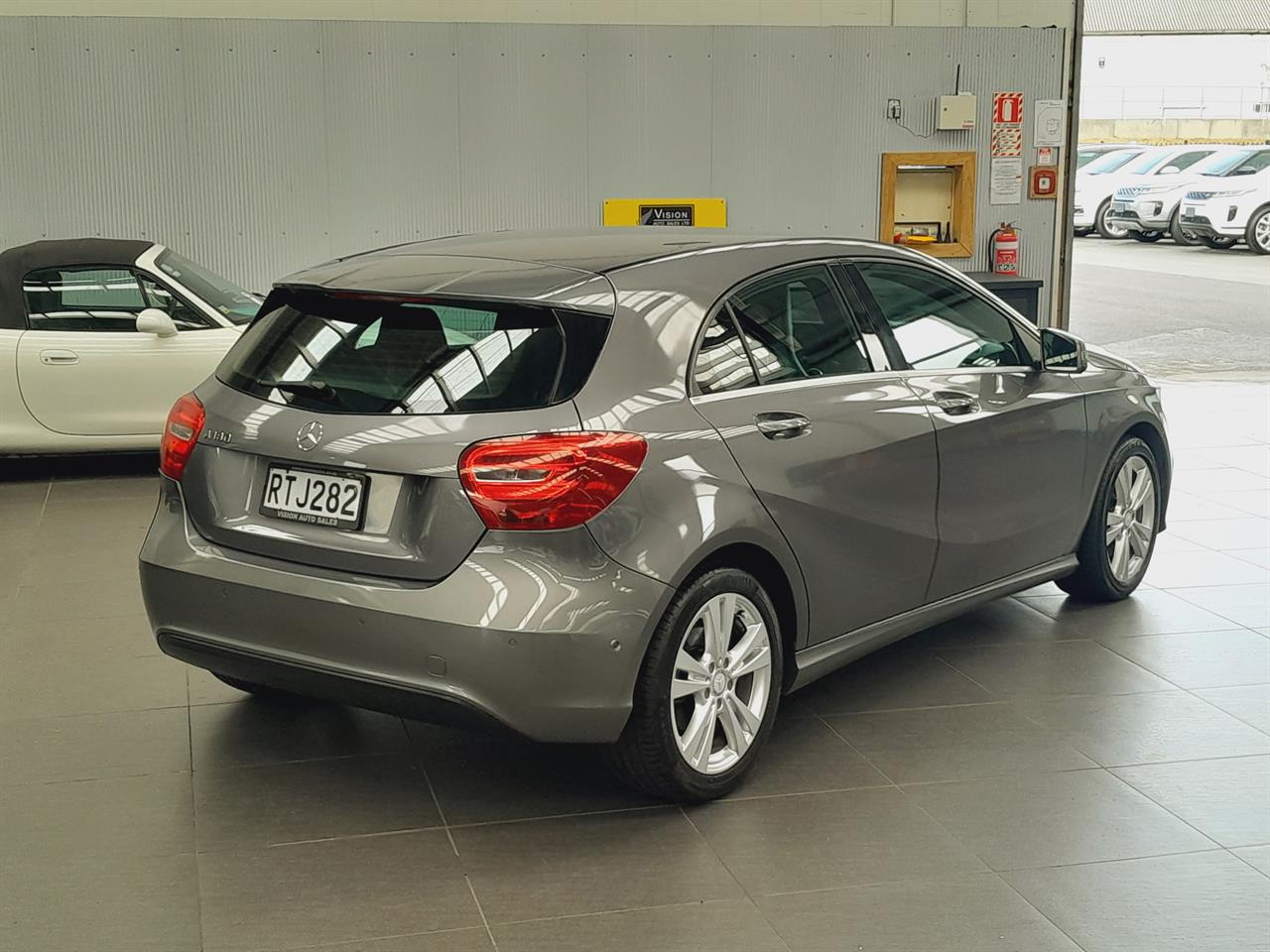 2016 Mercedes-Benz A 180