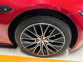 2018 Jaguar XE - Thumbnail