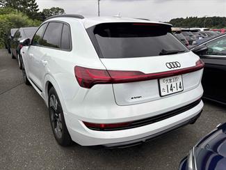 2022 Audi Q8 - Thumbnail