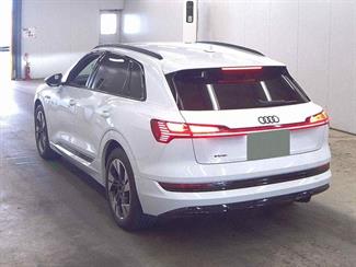 2022 Audi Q8 - Thumbnail