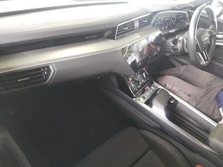 2022 Audi Q8 - Thumbnail