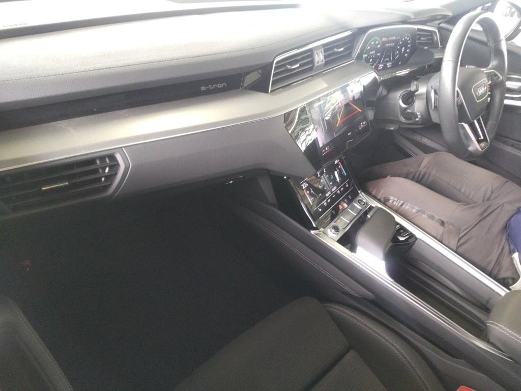 2022 Audi Q8