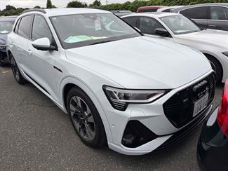 2022 Audi Q8 - Thumbnail