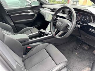 2022 Audi Q8 - Thumbnail
