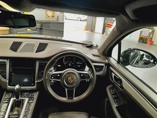 2016 Porsche Macan - Thumbnail