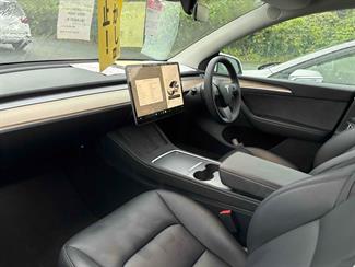 2024 Tesla Model Y - Thumbnail