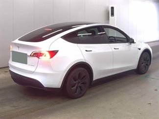2024 Tesla Model Y - Thumbnail