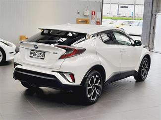 2018 Toyota C-HR - Thumbnail