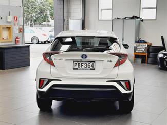 2018 Toyota C-HR - Thumbnail