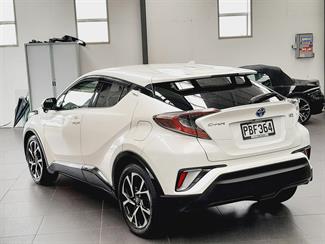 2018 Toyota C-HR - Thumbnail