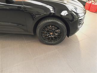 2018 Porsche Macan - Thumbnail