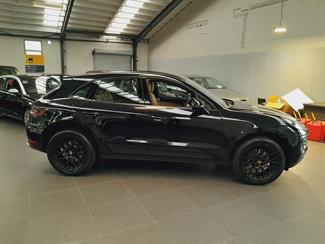 2018 Porsche Macan - Thumbnail